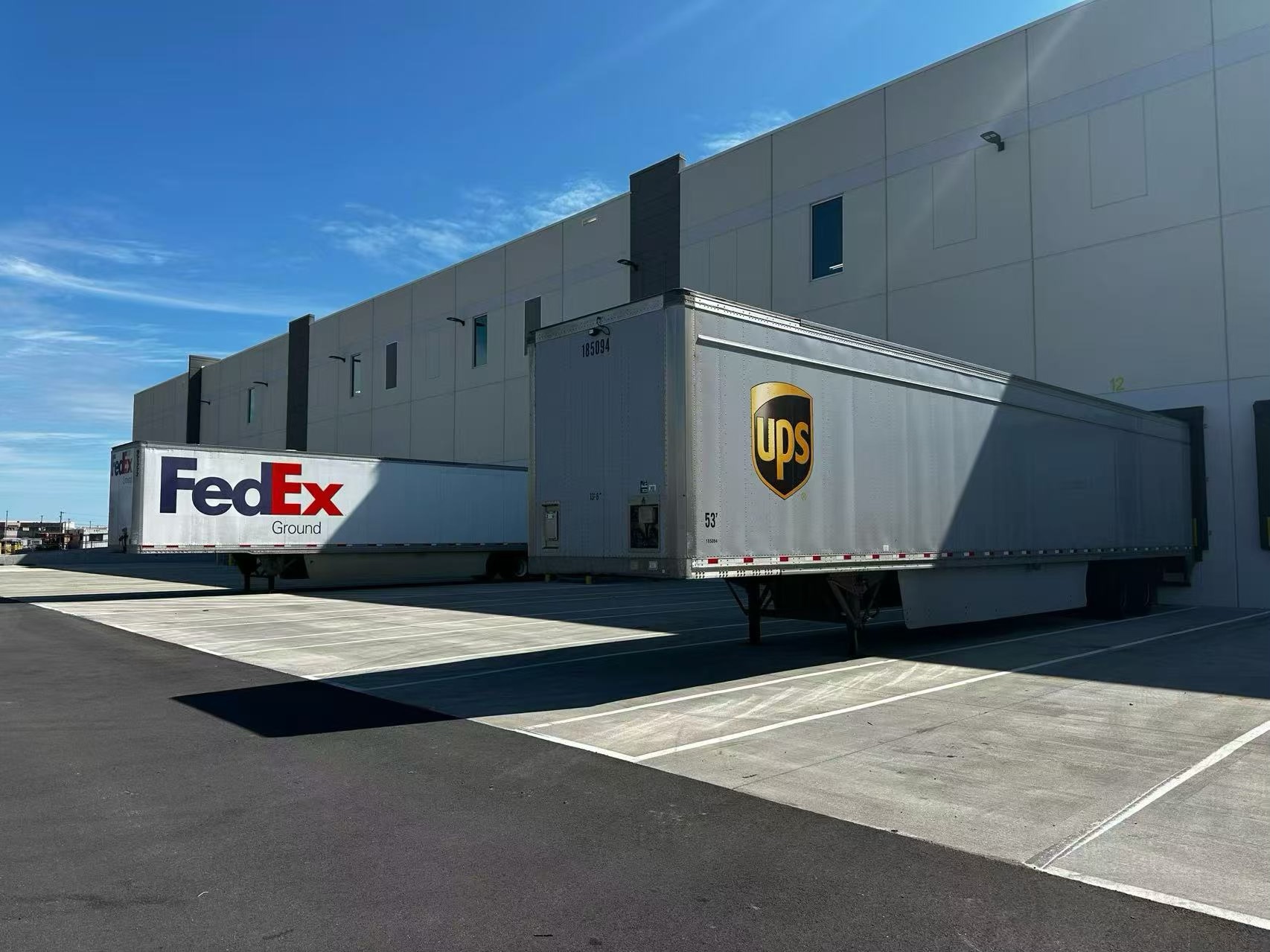 B2B fulfillment workflow with pallet staging and wholesale order handling